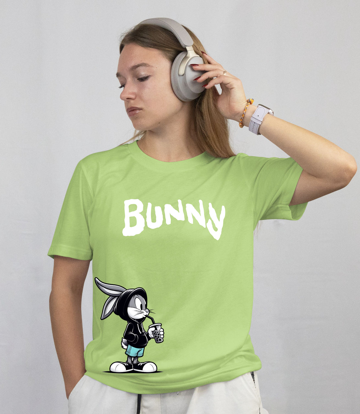Bugs & Bunny Pista Green Relaxed Fit Unisex T-Shirt – Cartoon Graphic Tee